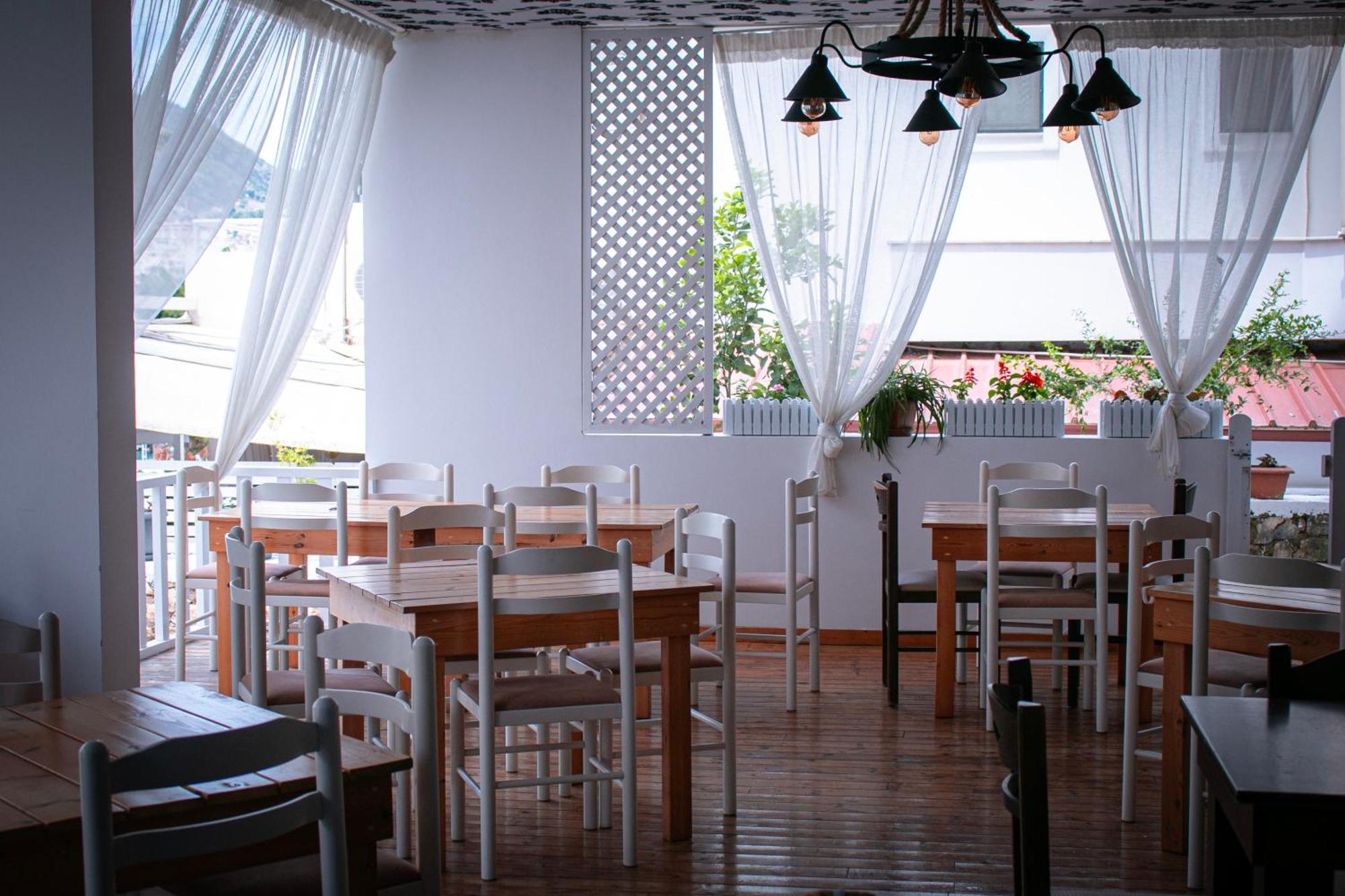 Hotel Fron Sarande Exterior photo