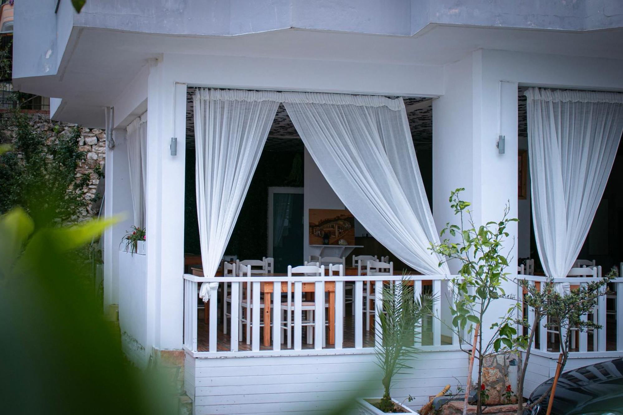 Hotel Fron Sarande Exterior photo